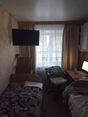 Квартира 45.4 кв.м в Саратове по адресу ул. Ипподромная, дом 8, кв. 102. Назначение: жилое. Кадастровый номер: 64:48:040440:1677. Находится в долевой собственности, размер доли: 1/5. Сделка подлежит регистрации у нотариуса.