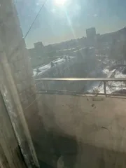 Комната, назначение: жилое, 9 Этаж, общая площадь 11,3 кв. м., адрес объекта: Удмуртская Республика, г. Ижевск, ул. 9 Января, д. 185а, блок 25, комната 7. Кадастровый номер 18:26:020174:3993. Общая долевая собственность, доля в праве 1/4
