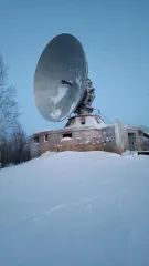 Земельный участок с нежилыми зданиями общей площадью 241 м². Адрес: Республика Саха (Якутия), Кобяйский улус, п. Сангар, ул. Заозерная, д. Станция Орбиты-2. Кадастровые номера: 14:13:100001:96 и 14:13:100001:346. Год ввода в эксплуатацию: 1974. Количество подземных этажей: 0. Вид ограничений и…