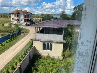 Здание (жилой дом) 588,4 кв. м, земельный участок 1310 кв. м, Ленинградская обл., дер. Тихвинка Здание (жилой дом), этажей: 3, площадь 588,4 кв. м, кадастровый номер: 47:23:0230001:257; земельный участок, категория земель: земли населенных пунктов, виды разрешенного использования: для ИЖС, площадь…