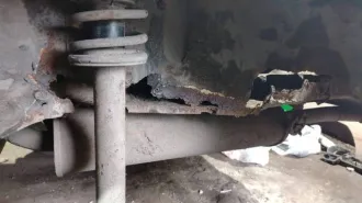 ВАЗ 2115, 2007 года, 81 л.с., 300000 км. Автомобиль ВАЗ 21154, цвет: графитовый металлик, регистрационный знак: А602ЕМ142, VIN: XTA21154074390817. Проверить, находится ли автомобиль на ходу, не представилось возможным на момент осмотра. Кузов проржавел, имеются сколы, вмятины, отслоения…