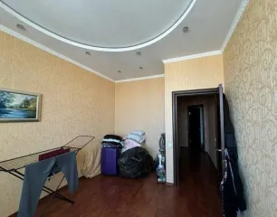 Жилое помещение площадью 122 кв.м, кадастровый номер 54:35:101695:1119, расположенное по адресу: г. Новосибирск, ул. Державина, д. 77/2, кв. 107, 108. Имущество находится в залоге у ПАО Банк "FK Otkrytie" ИНН: 7706092528 (правопреемник - АО «БМ-Банк» ИНН: 7702000406) и АО "Korporatsiya "MSP" ИНН…