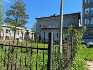 Земельный участок площадью 1574 кв.м, кадастровый номер 29:24:010501:69, категория земель – земли населенных пунктов, вид разрешенного использования – для строительства зданий, сооружений. На участке расположен объект незавершенного строительства площадью 1273.1 кв.м, кадастровый номер…