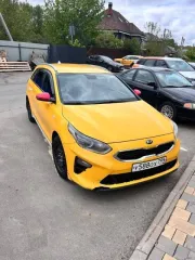 KIA Ceed 2019 года, VIN XWEH4816BK0001072, госномер У588ОХ799. Желтый цвет (в пленке), состояние удовлетворительное (после такси). Находится в залоге у ПАО Банк Зенит.