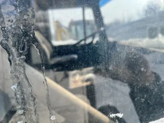 Грузовой самосвал МАЗ 551605 230 024, идентификационный номер  VIN  Y3M55160550005646 Грузовой самосвал МАЗ 551605 230 024, идентификационный номер  VIN  Y3M55160550005646, Цвет белый, год выпуска 2005. рег. номер Р569ХТ 34. Тех. описание: Отсутствует АКБ. Имеются повреждения лакокрасочного…