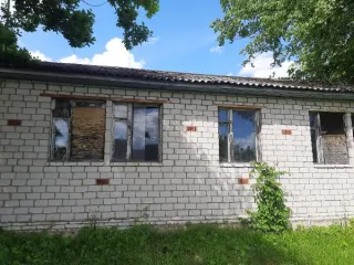 нежилое здание  с земельным участком нежилое здание (бывшая бухгалтерия больницы) с КН 60:10:0010210, с земельным участком с КН 60:10:0010221:123. Место нахождение: г. Новоржев, ул. Медицинская, дом 2, корпус 10 
Год ввода в эксплуатацию: 1989 
Количество подземных этажей : 0 
Общая площадь: 91.3…