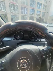 Volkswagen Passat, 2014 года, 152 лс, 160000 км. Легковой автомобиль, марка: Volkswagen, модель: Passat, год изготовления: 2014, цвет: бежево-серый, изготовитель (страна): Германия, VIN: WVWZZZ3CZFE004685, ПТС: 78ХА360959. Объект в залоге. Залогодержатель АО "ТБАНК".