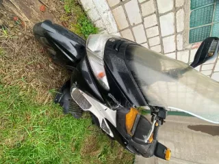 Мотоцикл марки "Suzuki Sky Wave" категории А, 1999 год выпуска, объем двигателя 385 куб.см, в кузове черного цвета, г.р.з. отсутствует, №двигателя К415 116175, № рамы СК41А-102780. Назначение: pryamie.