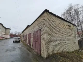 Гараж 19,4 кв. м, Челябинская область. Нежилое помещение - гараж общей площадью 19,4 кв.м., с кадастровым номером 74:16:1305003:56, по адресу: Челябинская область, р-н Нязепетровский, г. Нязепетровск, ул. Свердлова, д.6 б, бокс 6. Общая площадь: 19.4. Кадастровый номер: 74:16:1305003:56.
