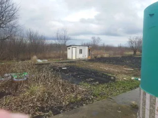 Земельный участок, кадастровый номер: 36:28:8415000:468 адрес: Воронежская область, р н Семилукский, с/п Лосевское, СНТ «Нива»  с. Лосево , ул. Ромашковая, уч. 149, площадь 1 500 м2. На данном земельном участке находится не зарегистрированное строение  дачный дом  размером 8 м. на 6.5 м., фундамент…