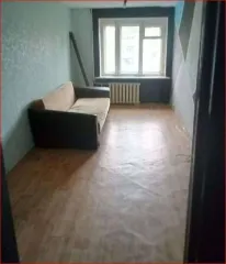 1/4 доли комнаты 14,7 кв.м, Саратовская область, г Балаково, ул Вокзальная, д 12, кв 16, к 124, кадастровый номер: 64:40:020404:2257. В имуществе имеются доли, принадлежащие несовершеннолетним сособственникам.