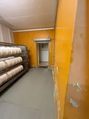 Оборудование для сыроварни в составе 55 позиций, де-факто входящее в состав и являющееся частью единого производства, расположенного по адресу: Вологодская область, Череповецкий район, Нелазское сельское поселение, деревня Шулма, улица Школьная, дом 10. Точное наименование, состав и количество…