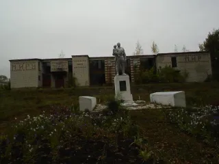 Нежилое здание 2630,6 кв.м и земельный участок 2044 кв.м Чувашская Республика нежилое здание, назначение: нежилое, 3-этажное, общей площадью 2630,6 кв.м., инвентарный номер 4707, 1982 года постройки, с кадастровым номером 21:18:090302:363 и земельный участок, площадью 2044,0 кв.м., с кадастровым…