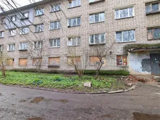 Нежилое помещение, 39,9 кв.м, г. Ярославль, ул. Бахвалова, д. 3а, назначение: нежилое, этаж - 1, номера на поэтажном плане 4 - 7, существующие ограничения (обременения) права: не зарегистрировано. Дополнительная информация: вход в нежилые помещения через подъезд жилого дома. Вид ограничений и…