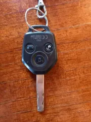 Subaru Forester, 2012 года, 171 л.с. Марка и модель: SUBARU FORESTER, год изготовления ТС: 2012, двигатель: FB25 R385059, мощность 171 (126) л.с., VIN №: JF1SHMLW4CG311592, серия и номер ПТС: 25УР 648016. Автомобиль находится в залоге у ООО МФК «ПСБ Финанс».
