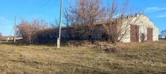 Здание тракторного бокса Здание тракторного бокса площадью 1009,3 кв.м, кадастровый номер 73:07:070804:672, расположенное по адресу: Ульяновская область, Майнский район, с.Загоскино, ул.Колхозная, расположенное на земельном участке с кадастровым номером 73:07:070804:710, площадью 1209 кв.м…
