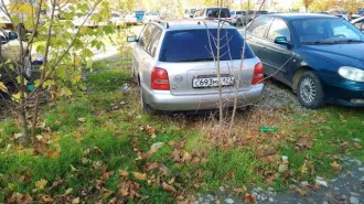Audi A4 2001 года выпуска, серебристый цвет, VIN WAUKC68D91A153110.