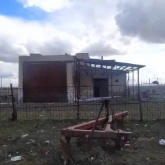 МТМ на 25 тракторов, наждак разукомплектован, кран-балка МТМ некомплект. Местоположение: Республика Калмыкия, Октябрьский район, Восход п., ул. Гагарина, д. 16. Этажность объекта: 1. Общая площадь по внутреннему обмеру: 602,3 м², по наружному обмеру: 655,34 м². Общий строительный объем: 3277 м³…