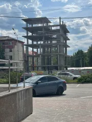 Объект незавершенного строительства с кадастровым номером 86:20:0000058:3922, расположенный по адресу: Ханты-Мансийский автономный округ - Югра, г. Нефтеюганск, мкр. 3-й, уч. 14/1. Вместе с объектом передается право аренды земельного участка с кадастровым номером 86:20:0000058:3631 (адрес…