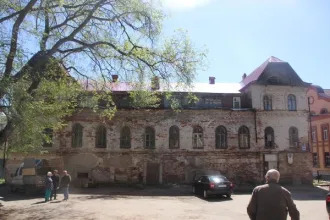 Нежилое помещение 359,4 кв.м Кировская область нежилое помещение с кадастровым номером 43:40:000306:159 по адресу: Российская Федерация, Кировская область, г.о. город Киров, г. Киров, ул. Спасская, д. 10А, помещ. 1003. нежилое помещение с кадастровым номером 43:40:000306:159 расположено на первом…