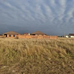 Земельный участок 1000 кв.м в Новопоселеновском сельсовете, деревня Кукуевка, дом 0. Кадастровый номер: 46:11:121203:607. Находится в залоге у ПАО "Сбербанк России".