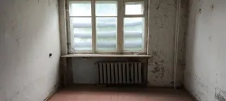 1/4 + 1/4 доли квартиры (52 кв.м) и 1/4 доли помещения, Омская область, назначение: жилое, кадастровый (условный) номер: 55:26:240101:1263, адрес: Омская область, Таврический р-н, с. Прииртышье, ул. Ленина, д. 21, кв. 13