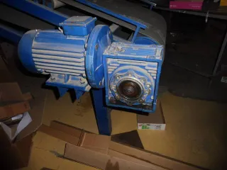 Ленточный конвейер 25м, Ростовская область. Ленточный транспортер: длина ленты 2*25м, ширина ленты 1*0.74м и 1*0.57м. Находятся по адресу: Ростовская область, г. Ростов-на-Дону, р-н Октябрьский, ул. Днепроградская, 11.