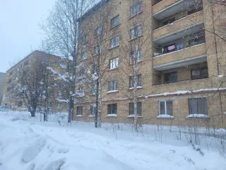 Комната 17 кв.м, Республика Коми, г. Ухта. Жилое помещение (комната) общей площадью 17 кв.м, расположенное по адресу: Республика Коми, г. Ухта, ул. Советская, д. 8, к. 108, этаж 1, кадастровый номер 11:20:0602007:3917, вид права: собственность. Задолженность по взносам за капитальный ремонт на…