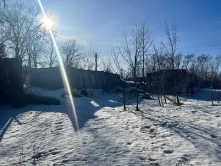 Продается нежилое отдельно стоящее здание общей площадью 516 кв.м, кадастровый номер 02:63:011902:868 и земельный участок общей площадью 1656 кв.м, кадастровый номер 02:63:011902:1074.