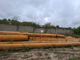 Металлолом (б/у трубы с теплоизоляцией, задвижки, отводы, опоры скользящие и неподвижные, фасонные части, тройники, переходы) ориентировочным весом 26,65 тонн, в составе которого до 30% лома чугуна. Рыночная стоимость 1 кг металлолома составляет 8,80 руб. с учетом НДС.