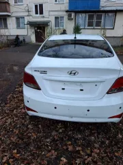 Hyundai Solaris 2016 года, легковой, VIN Z94CT41DAHR550270, государственный регистрационный знак О231СТ123, белый цвет, мощность двигателя 123 л.с., механическая коробка передач. Автомобиль имеет внешние повреждения: потертости, царапины, вмятины, очаги коррозии на кузове, трещины и сколы стекол…