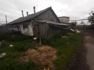 Зернохранилище 297.2 м², ферма 228.6 м², коровник 107.6 м², Курганская область. Объекты недвижимого имущества, расположенные на земельном участке площадью 6890 кв. м, по адресу: Курганская область, Макушинский муниципальный округ, с. Пионерское, ул. Школьная, д. 30. Объекты недвижимого имущества…