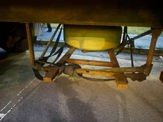 Schmitz рефрижератор 1999 года. Отсутствует аккумулятор, дефекты ЛКП, ржавчина. Более подробное техническое состояние выясняйте самостоятельно в ходе осмотра.