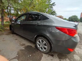Hyundai Solaris 2015 года, 107 л.с., пробег 160176 км, автоматическая коробка передач. VIN – Z94CT41CBFR468031, госномер – Х907СК55. Учтено техническое состояние: коррозийные повреждения лакокрасочного покрытия. Требуется химчистка салона.