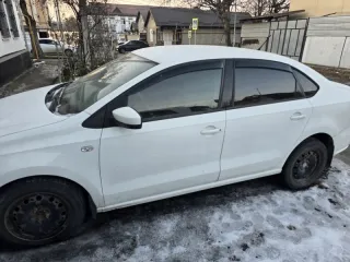 Фольксваген Поло 2015, VIN: XW8ZZZ61ZFG029576, цвет белый. Состояние: не на ходу, аккумулятор вышел из строя, необходима замена.