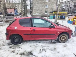 Автомобиль марки Peugeot 206, 2001 г.в., госномер О391НР29, VIN VF32CKFWF41311472. В комплекте ПТС, СТС, ключ от автомобиля. Автомобиль марки ВАЗ 21150 Лада Самара, 2006 г.в., госномер Н669ВЕ29, VIN XTA21150074309554, черного цвета. В комплекте ПТС, СТС, ключ.