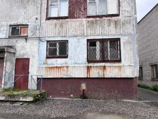 Помещение площадью 39,6 кв.м c кадастровым номером 51:27:0020201:1000, расположенное по адресу: Мурманская обл, Городской округ ЗАТО город Заозерск, Заозерск г, Флотская ул, д. 4, пом. 48 (РНФИ П13520003495). Год ввода в эксплуатацию: 1974. Вид ограничений и обременений: не зарегистрированы…