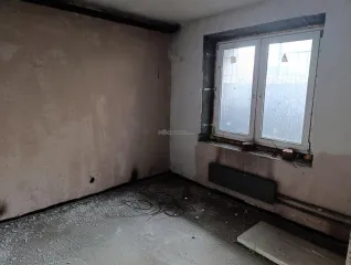 Нежилое помещение 113,6 кв.м, адрес: Челябинская обл., г. Челябинск, 1-я Эльтонская ул., д. 48, пом. 4, цокольный этаж, кадастровый номер 74:36:0209016:5889, ограничения и обременения: наличие перепланировки/переустройства/реконструкции установить невозможно