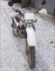 Мотоцикл, марка: YAMAHA SERROW225WE, год изготовления: 1993, цвет: БЕЛЫЙ, VIN: ОТСУТСТВУЕТ, ПТС: 25 УВ 798031, г/н: 6925АО25, изготовитель  страна : ЯПОНИЯ, модель двигателя: 1КН, двигатель №: ОТСУТСТВУЕТ, мощность двигателя, л. с.  кВт : 20  14.7 , рабочий объем двигателя, куб. см: 225, шасси …