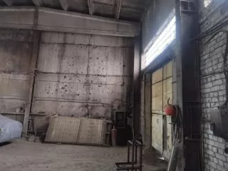 Нежилое здание (здание мастерских) площадью 432,2 кв.м, кадастровый номер 31:06:0329003:563. Местоположение: Белгородская область, г. Старый Оскол, тер. Юго-западный промрайон, пл-ка Базовая проезд-1, №15.