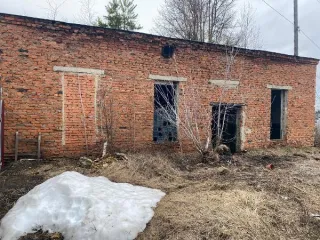 Нежилое здание 65,1 м² с участком 200 м², Касимовский район, Рязанская область. Здание, назначение: нежилое, 1 этаж, общей площадью 65,1 кв.м, К№ 62:04:0010102:1337, расположенное по адресу: Рязанская область, р-н Касимовский, р.п. Гусь-Железный, ул. Сосновая, д. 24, с одновременным отчуждением…