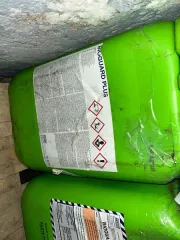 Контейнеры из стали светло-зеленого цвета с присадкой для дизельного топлива с маркировкой «Dieselpower Lubricity», в ведрах – 10 шт. по 25 л. каждое. Пластиковые канистры зеленого цвета с присадкой для системы забортной с маркировкой «Bioguard Plus», в канистрах – 7 шт. по 25 л. каждое. Контейнеры…