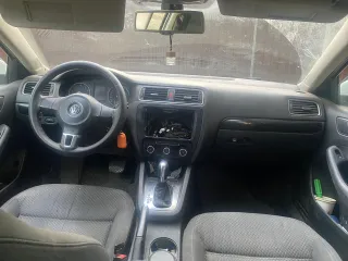 Volkswagen Jetta 2011 года, белый цвет. VIN: WVWZZZ16ZCM024723, ПТС: 64НО862755, госномер: В119ОУ164. Мощность двигателя 122 л.с. (89 кВт), разрешенная максимальная масса 1870 кг, масса без нагрузки 1290 кг.