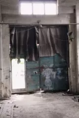 Помещение. Кадастровый номер: 66:61:0000000:7861. Площадь: 2648,9 кв.м. и Земельный участок. Кадастровый номер: 66:61:0213003:372. Площадь: 6668 кв.м. Адрес: Свердловская обл., г. Серов, ул. Кузьмина, д. 92, строен. 2. Назначение: нежилое. Этаж: 1. Доля в праве на объект недвижимости 17/20…