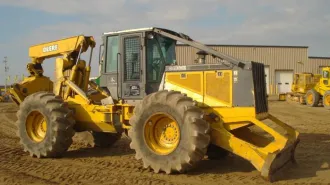 MUSTANG 2086 погрузчик, гос. знак 4041 ХЕ 24, MMC02086F00005305, цвет желтый, 2014; Liebherr R 916 LC экскаватор, гос. знак 4052 ХЕ 24, WLHZ1301CZD038902, цвет желтый, 2014; Liebherr R 916 LC экскаватор, гос. знак 4053 ХЕ 24, WLHZ1301KZD038900, цвет желтый, 2014; Харвестер 2054 манипулятор…