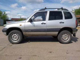 Легковой автомобиль, Chevrolet Niva, 2004 г.в., цвет: белый (светло-серебристый металлик), VIN: X9L21230040010403