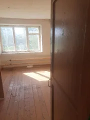 Общежитие 1055,3 кв.м и земельный участок 2077 кв.м, Удмуртская Республика, Можга. Общежитие и земельный участок под ним. Общежитие, назначение: нежилое, количество этажей 2, в том числе подземных 0, кадастровый номер 18:29:004098:189, общей площадью 1055,3 кв.м., расположенное по адресу…