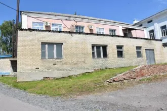 Земельный участок 405 кв.м с пристройкой 96 кв.м, Белгородская область, г. Бирюч. Земельный участок площадью 405 кв.м, кадастровый номер 31:21:0709011:252 с расположенным на нем объектом недвижимого имущества: здание пристройки площадью 96 кв.м, кадастровый номер 31:21:0709011:83 (РНФИ…