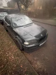 BMW 325iA 2001, VIN: WBAAV310X0FV87453, цвет черный, мощность 191,7 л.с. (машина не на ходу, по кузову гнилая, справа под пассажиром требуется сварка, пола нет совсем, требуется замена правого крыла, правой двери, переварка порогов, в крышке багажника много потрескавшихся проводов, необходим…