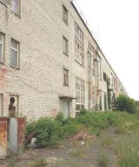 Мебельная фабрика 41 131 м² Навашино: нежилое здание цеха мебели и деревоотделочного цеха площадью 10 214,6 м² по адресу Нижегородская область, гор. Навашино, ул. Проезжая, здание 4/36, кадастровый номер 52:37:0600006:49 на земельном участке площадью 7 624 м², земельный участок 4/17, кадастровый…